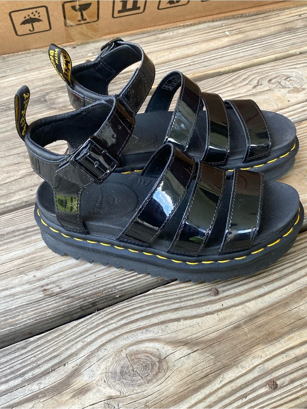 🤩 DR. MARTINS- Blaire Quad Patent Leather Strap Sandals!! LIKE NEW!!